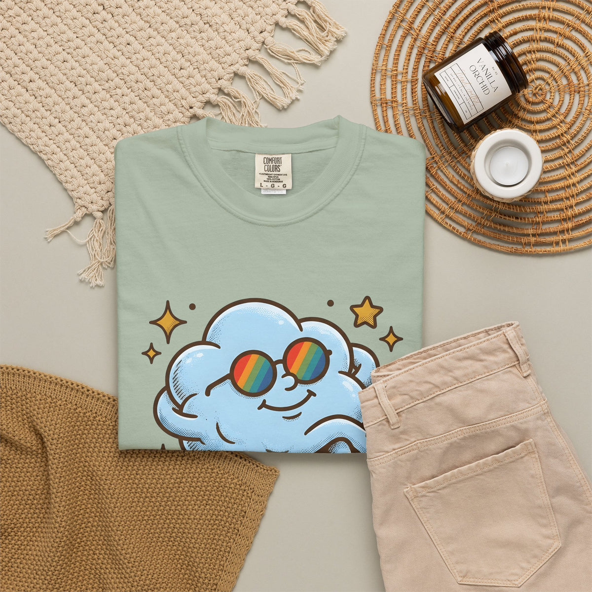 Smiling Cloud Boho Chic Inspiration Gift Comic Cloud Hippie Fan Cartoon Motivational Vintage T-Shirt