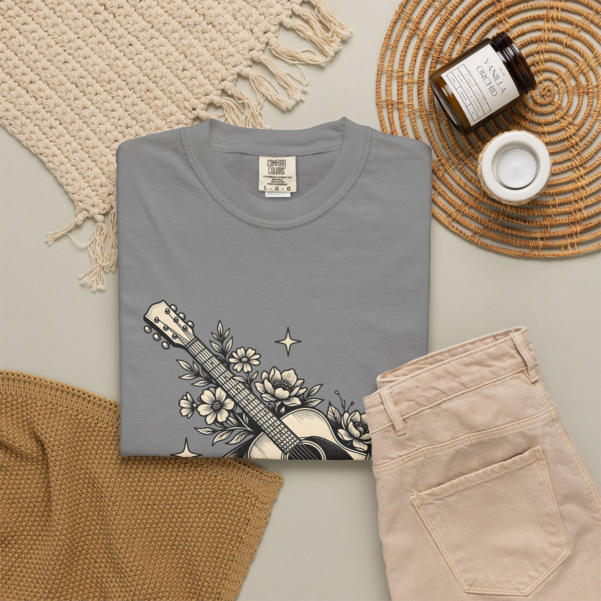 Blossom Guitar T-Shirt Floral Melody Gift Women Illustrative T-Shirt Guitar T-Shirt Flower Fan Illustrated T-Shirt Harmony Graphic Old School Star