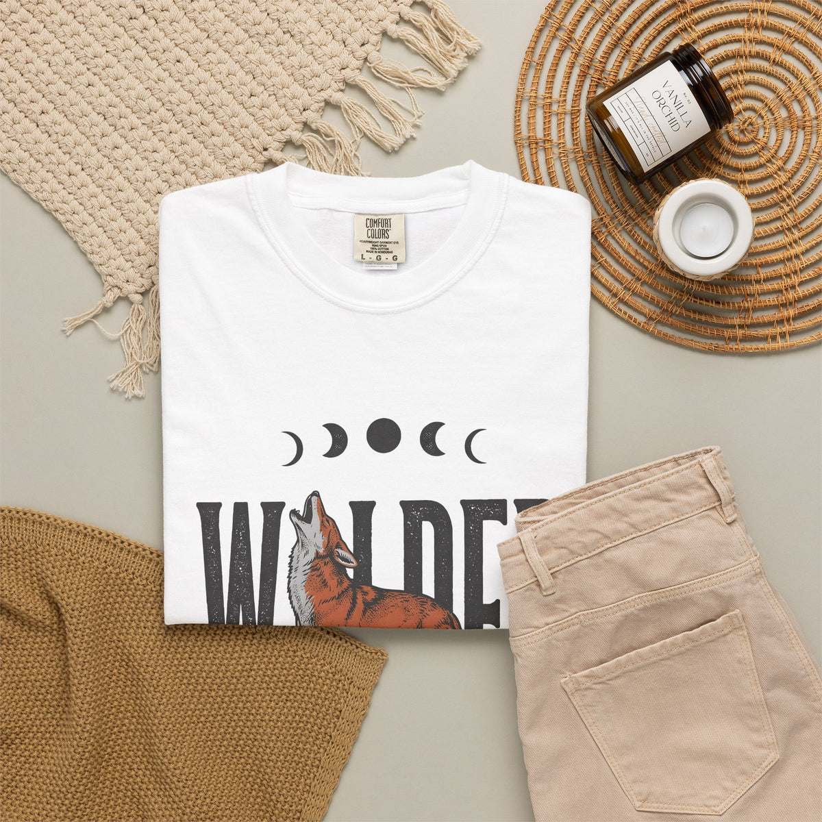 Howling Wolf T-Shirt Boho Chic Nature Gift Women Vintage T-Shirt Wolf T-Shirt Bohemian Fan Retro T-Shirt Environmental Graphic Hand Drawn Moon