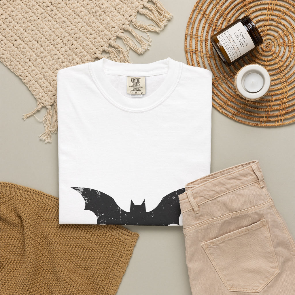 Bat Halloween Horror Gift Vintage Flying Creature Spooky Fan Dark Macabre Simple T-Shirt