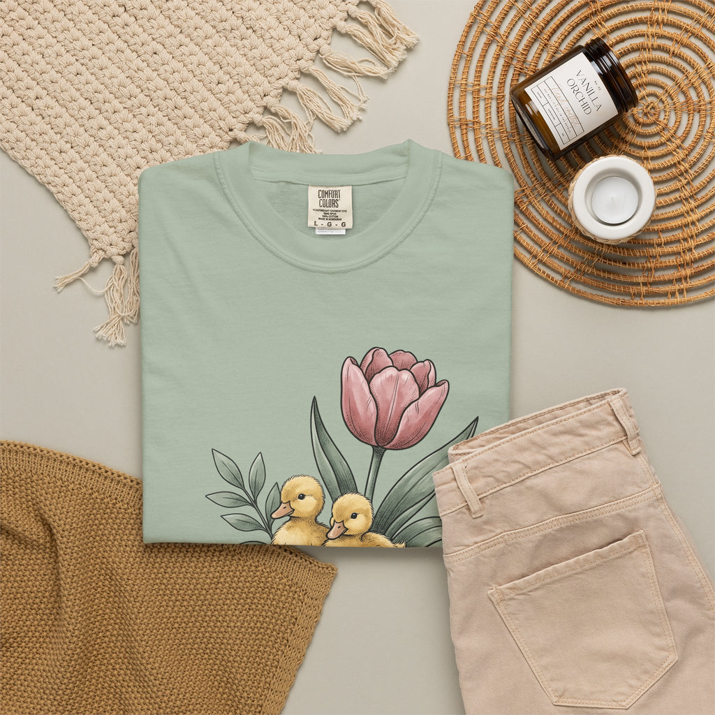 Baby Ducks Watering Pot T-Shirt Easter Garden Gift Women Sketch T-Shirt Duckling T-Shirt Spring Fan Doodle T-Shirt Gardening Graphic Retro Flower