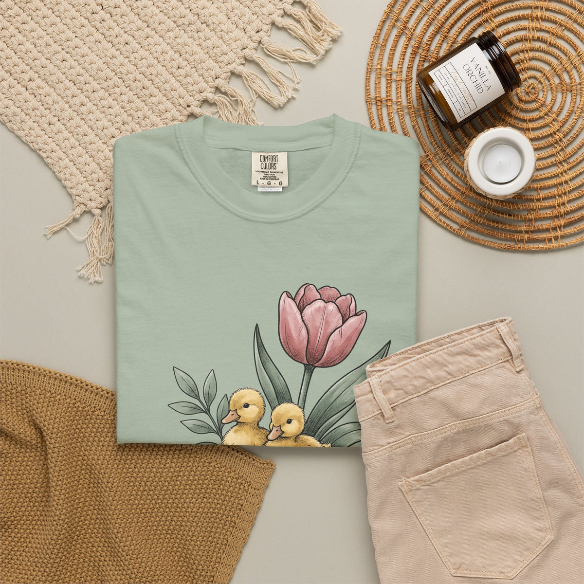 Baby Ducks Watering Pot T-Shirt Easter Garden Gift Women Sketch T-Shirt Duckling T-Shirt Spring Fan Doodle T-Shirt Gardening Graphic Retro Flower