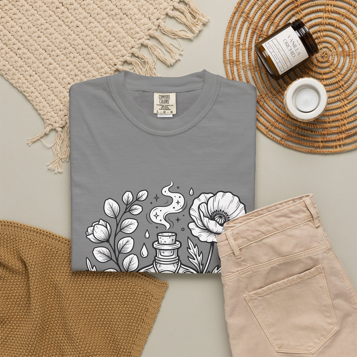 Magic Bottle T-Shirt Halloween Spells Gift Women Sketch T-Shirt Genie Bottle T-Shirt Horror Fan Mystic Drawing Graphic Retro Flower T-Shirt