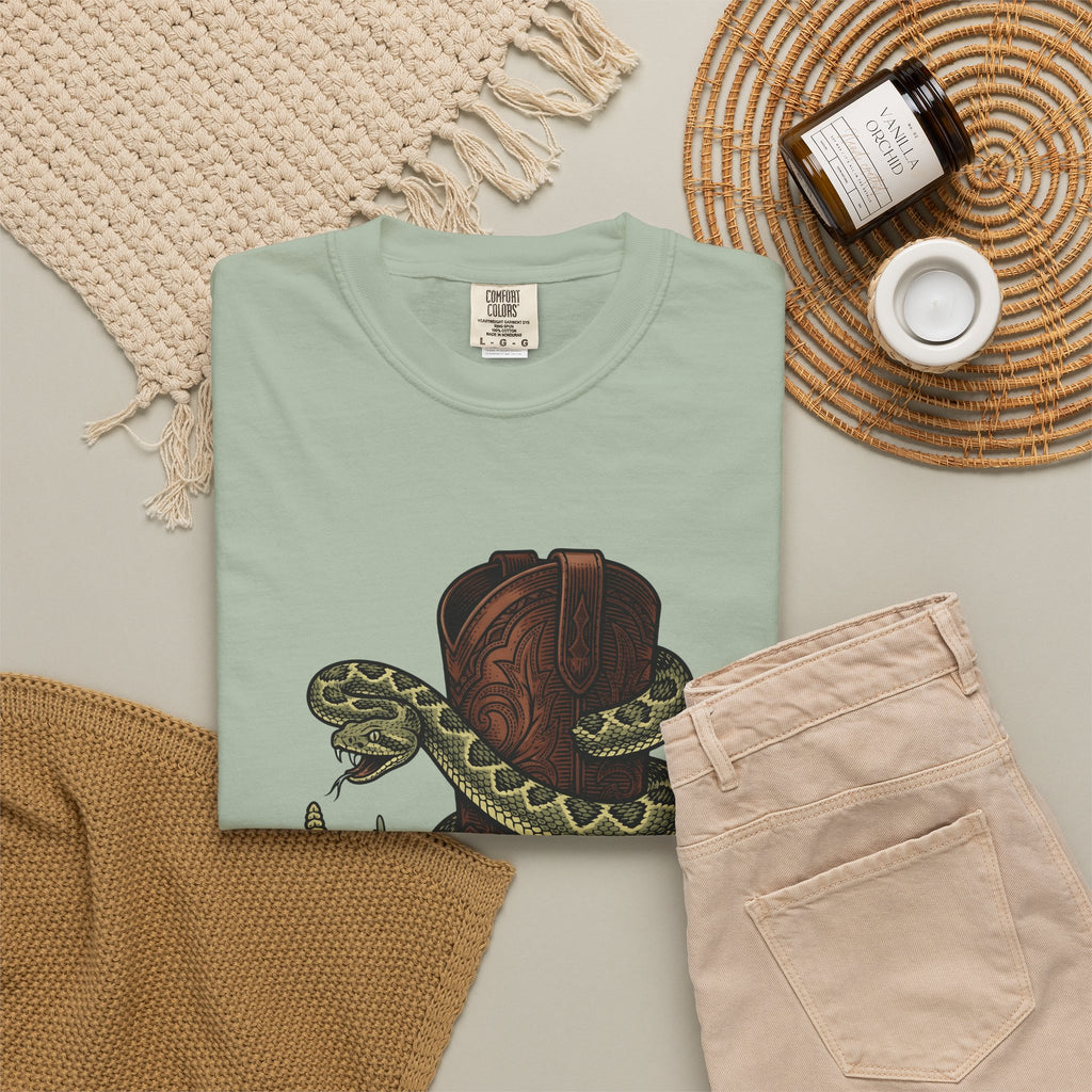 Western Boot Serpent T-Shirt Cowgirl Ranch Gift Women Retro T-Shirt Snake Boot T-Shirt Cowgirl Fan Rodeo T-Shirt Farm Graphic Sketch Desert Plant