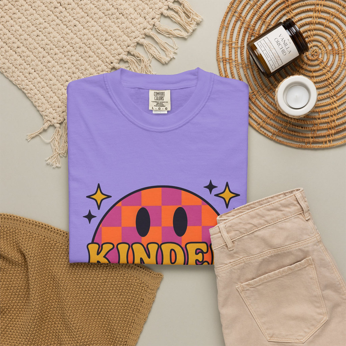 Grin Icon Teachers Inspiration Gift Nostalgic Smiley Educator Enthusiast Vintage Motivational T-Shirt