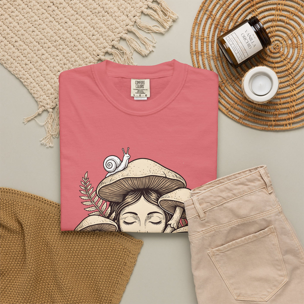 Mushroom Woman T-Shirt Boho Chic Nature Gift Women Line Art T-Shirt Fungus T-Shirt Hippie Fan Minimalist T-Shirt Earth Graphic Vintage Snail T-Shirt