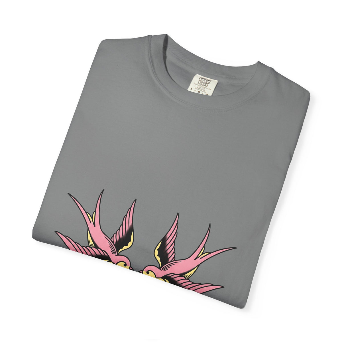 Swallow Birds T-Shirt Cute Wildlife Gift Women Old School T-Shirt Swallows T-Shirt Adorable Fan Vintage T-Shirt Animal Graphic Retro Wings T-Shirt