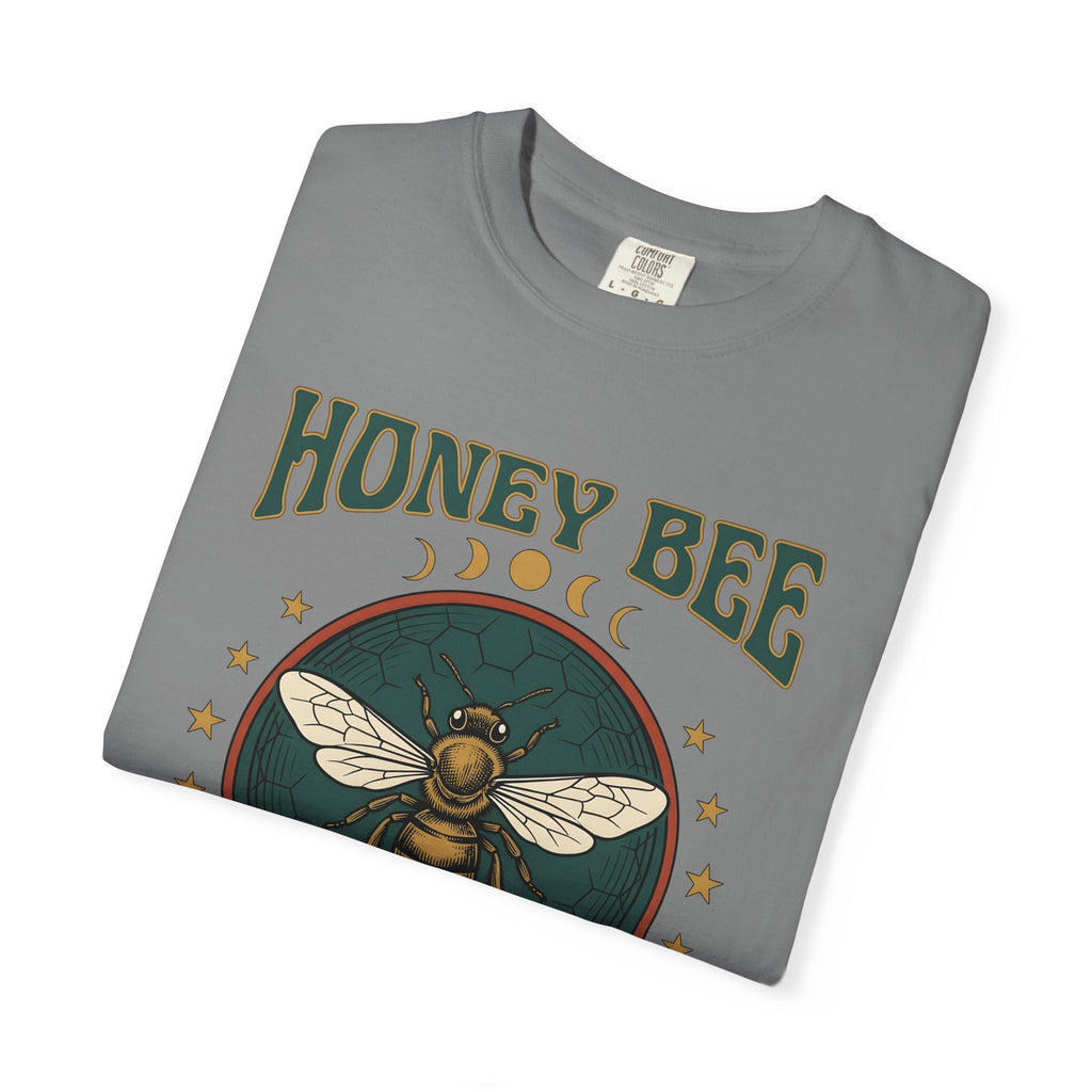 Honey Bee T-Shirt Boho Chic Nature Gift Women Vintage T-Shirt Bee T-Shirt Bohemian Fan Distressed Graphic Illustration Retro Stars T-Shirt