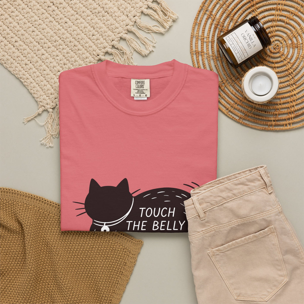 Black Feline T-Shirt Cat Fun Gift Women Flat T-Shirt Cat T-Shirt Cat Fan Minimalist T-Shirt Humorous Graphic Chic Pendant T-Shirt