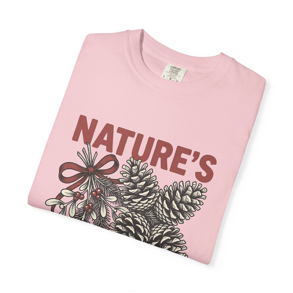 Pinecone Twig T-Shirt Christmas Outdoors Gift Women Retro T-Shirt Branch T-Shirt Xmas Fan Evergreen Graphic T-Shirt Sketch Ribbon T-Shirt