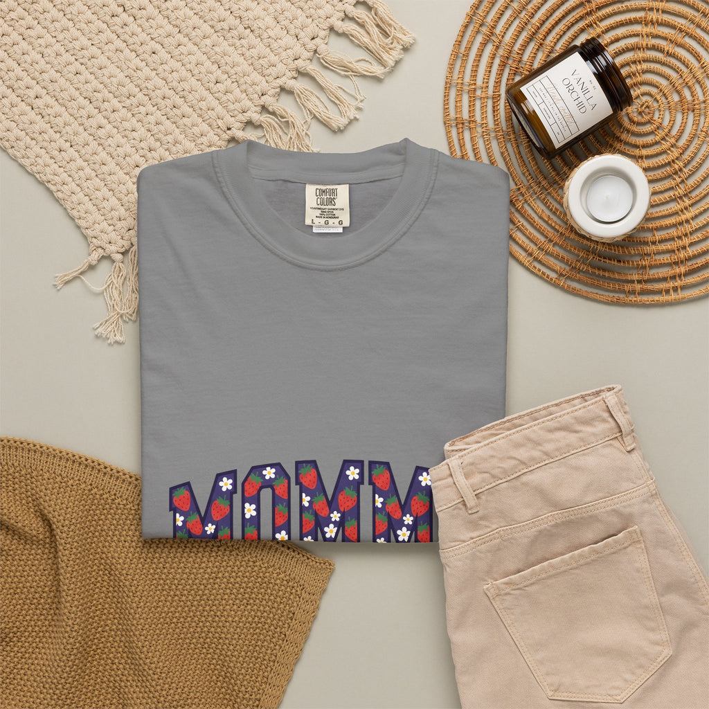 Strawberry Floral Text T-Shirt Moms Family Gift Women Playful T-Shirt Floral Text T-Shirt Motherhood Fan Whimsical T-Shirt Clan Graphic Retro Daisy
