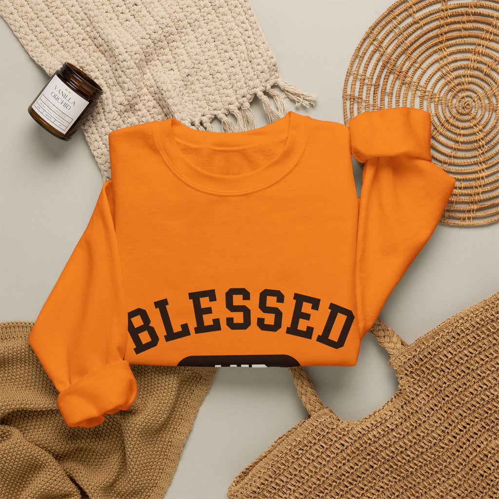 Bold Lettering Design Sweatshirt Moms Household Gift Women Simple Sweatshirt Typography T-Sh