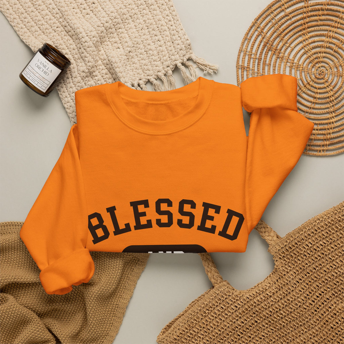 Bold Lettering Design Sweatshirt Moms Household Gift Women Simple Sweatshirt Typography T-Sh