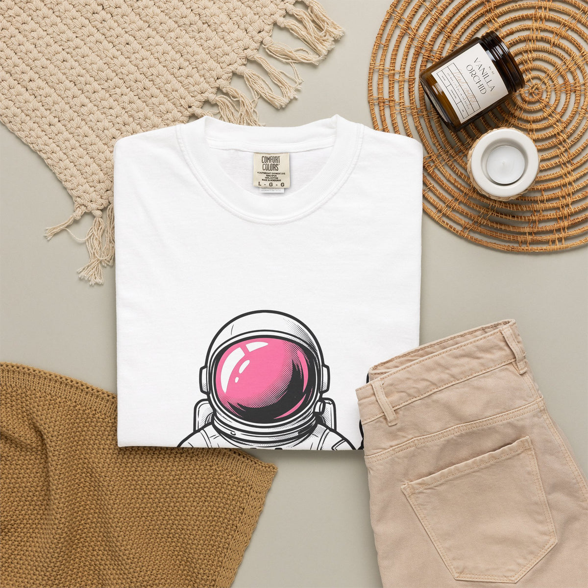 Astronaut Graphic T-Shirt America Space Gift Women Comic T-Shirt Cosmonaut T-Shirt Patriot Fan Galactic Graphic Illustration Cartoon T-Shirt Retro