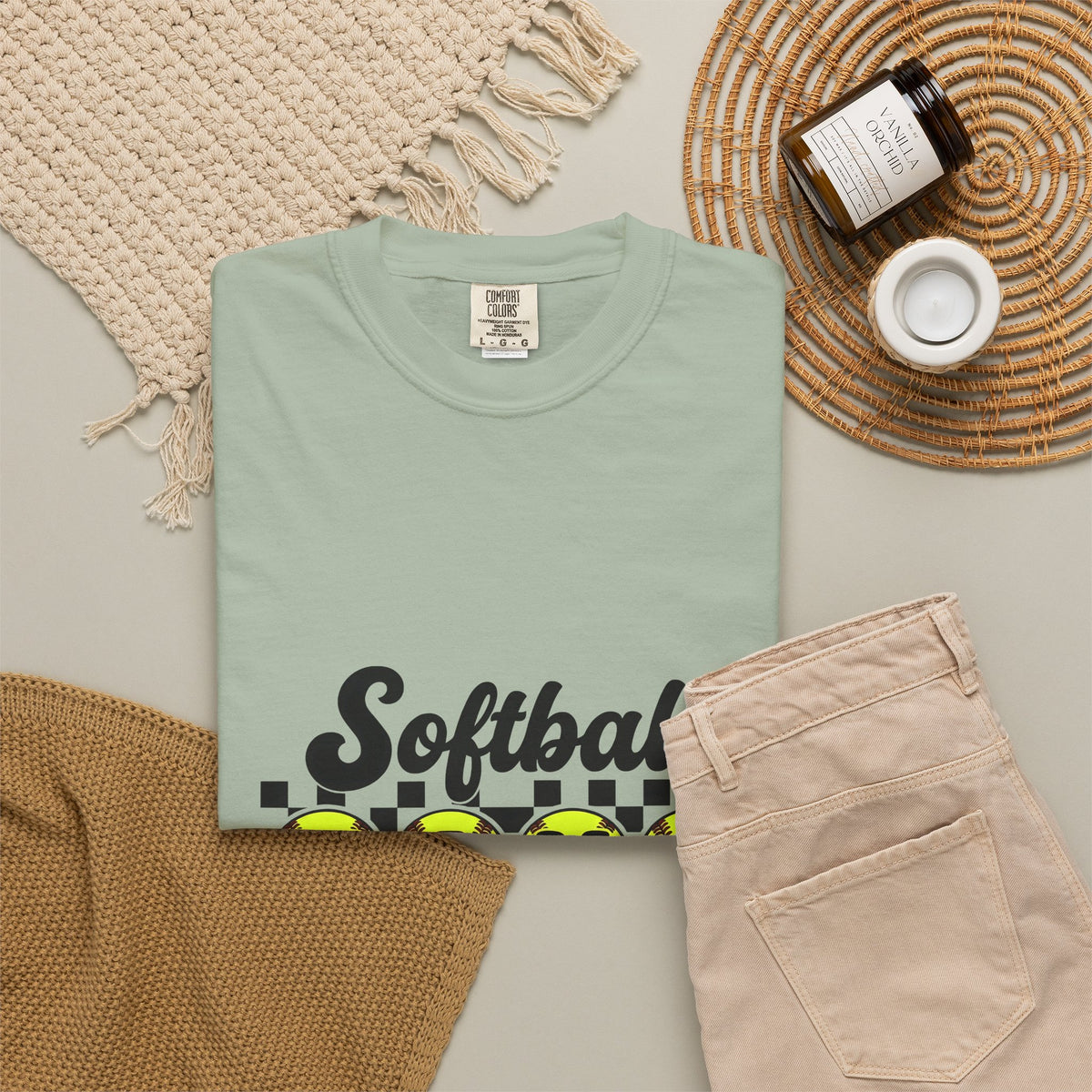 Softball Balls T-Shirt Softball Mom Competition Gift Women Minimalist T-Shirt Softballs T-Shirt Mom Fan Simple T-Shirt Competitive Graphic